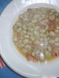Una foto de Habas con jamón y cebolla