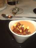 Salmorejo con virutas de jamón y huevos 