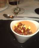 Salmorejo con virutas de jamón y huevos 