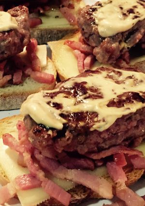 Una foto de Pintxo de hamburguesa con Salsa especial