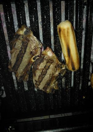 Una foto de Asado a la parrilla de bifecito ancho