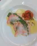 Aguacate con langostino y carpaccio de rape