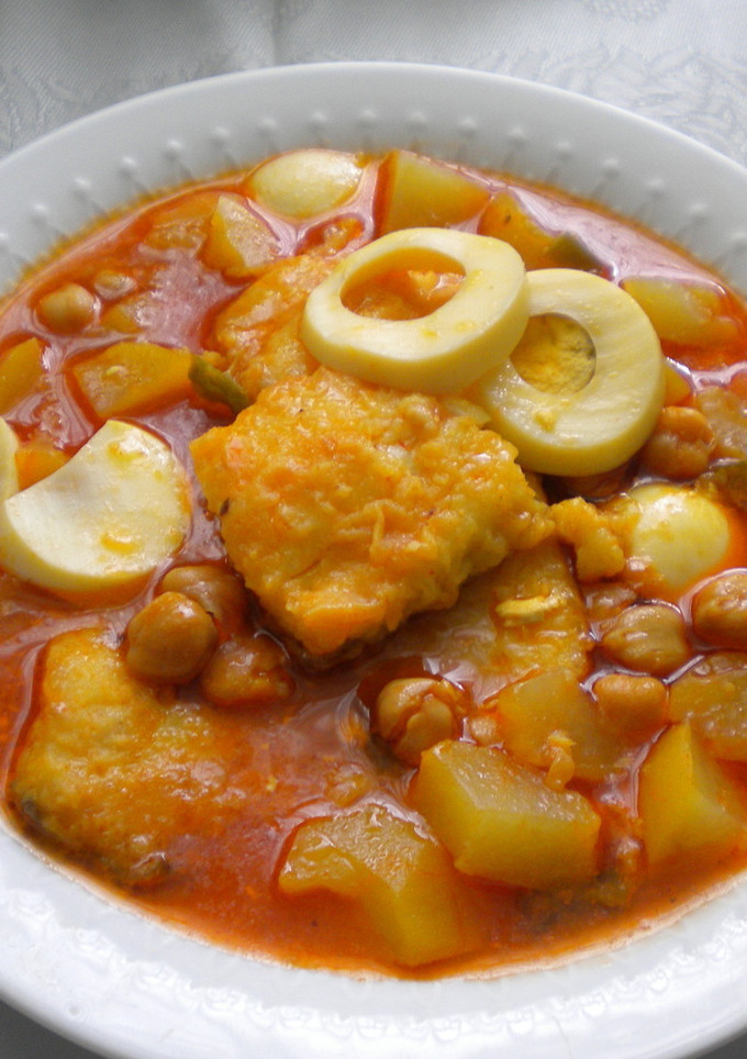 Una foto de Potaje de garbanzo con bacalao de cuaresma