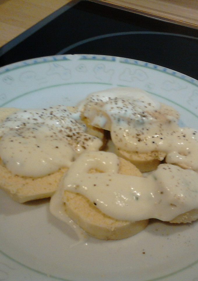 Una foto de Huevas de merluza con salsa de yogur