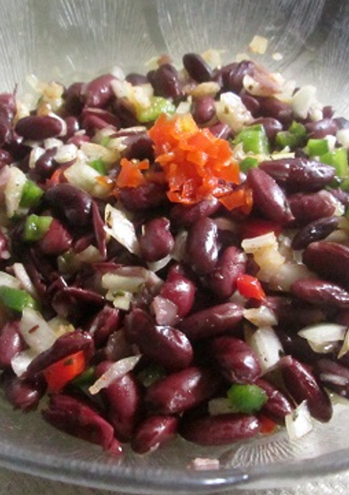 Una foto de Ensalada de alubias rojas con trampó
