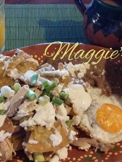 Una foto de Chilaquiles verdes con pollo