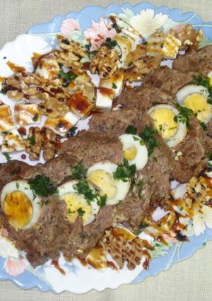 Una foto de Pan de carne con queso de cabra y nueces caramelizadas