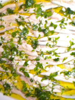 Una foto de Boquerones en vinagre con ajo y perejil