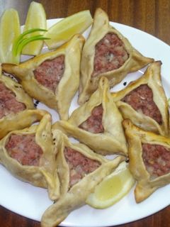 Una foto de Sfijas, empanadas árabes