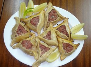Una foto de Sfijas, empanadas árabes
