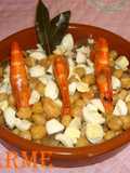 Garbanzos con langostinos y champiñones