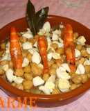 Garbanzos con langostinos y champiñones