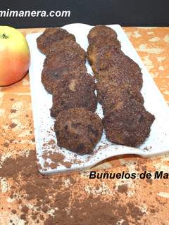 Una foto de Buñuelos de manzana al cacao