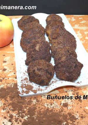 Una foto de Buñuelos de manzana al cacao