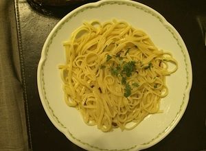 Una foto de Linguini aglio, olio e peperoncino