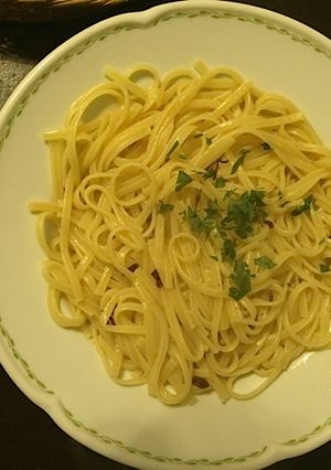 Una foto de Linguini aglio, olio e peperoncino