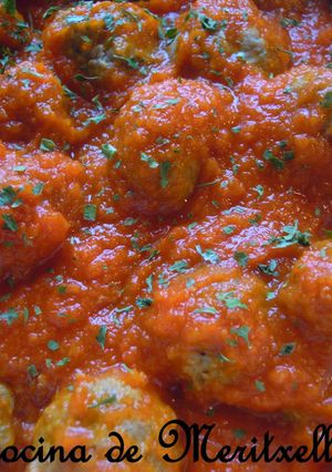 Foto principal de Albóndigas con salsa de tomate, preparadas en el horno microondas