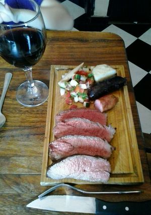 Una foto de Colita de cuadril o pollo de res a la parrilla