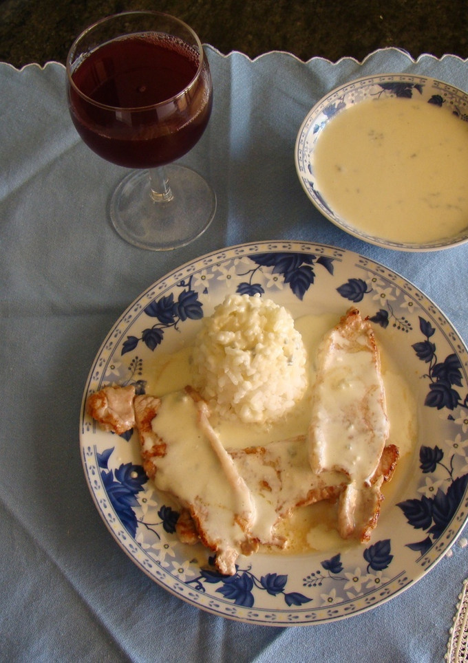 Una foto de Escalopines con salsa roquefort 