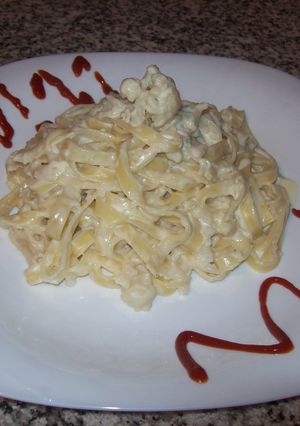 Una foto de Fideos con coliflor