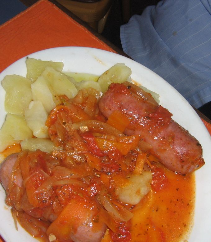 Una foto de Chorizos a la pomarola fácil