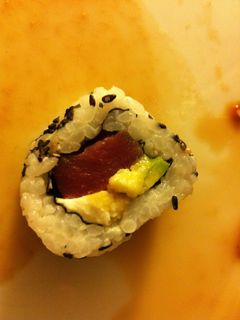 Una foto de Rollo de atún tipo Sushi 