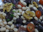 Una foto de ensalada primavera fresca