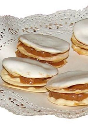 Una foto de Alfajor Rogel fácil