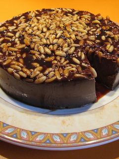 Una foto de Flan de chocolate con piñones ( 2 recetas)