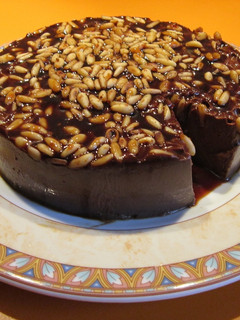 Una foto de Flan de chocolate con piñones ( 2 recetas)