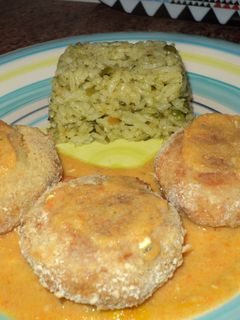 Una foto de Croquetas de merluza horneadas en salsa de zanahoria