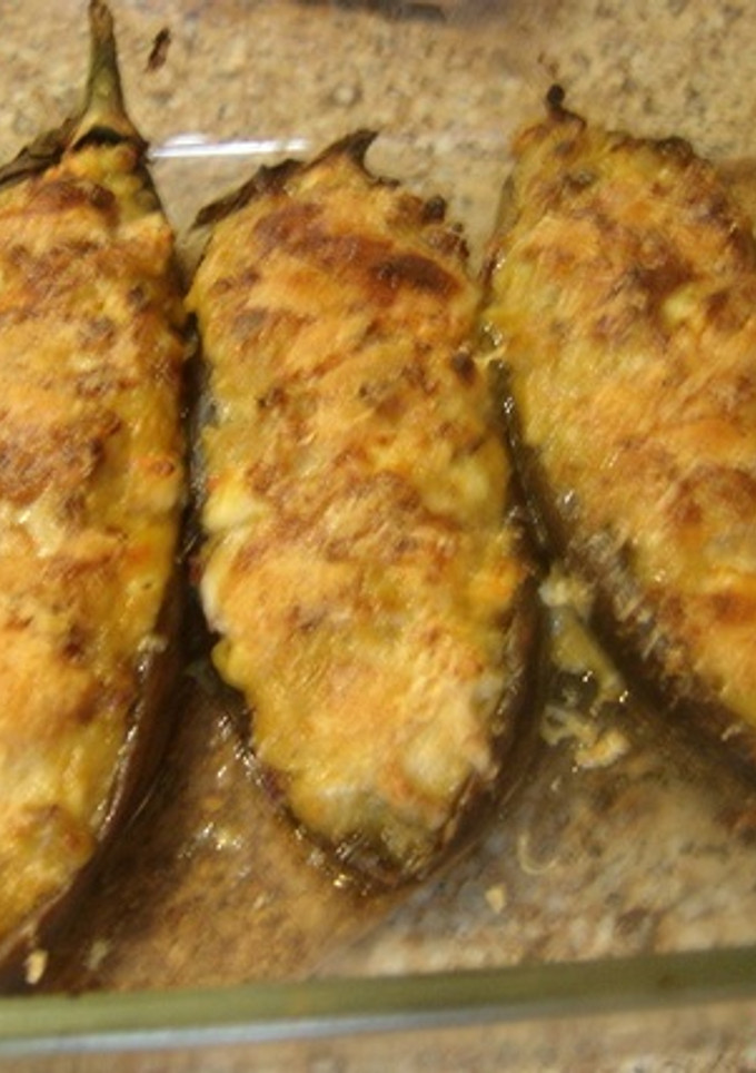 Una foto de Berenjenas rellenas de jamón y gambas