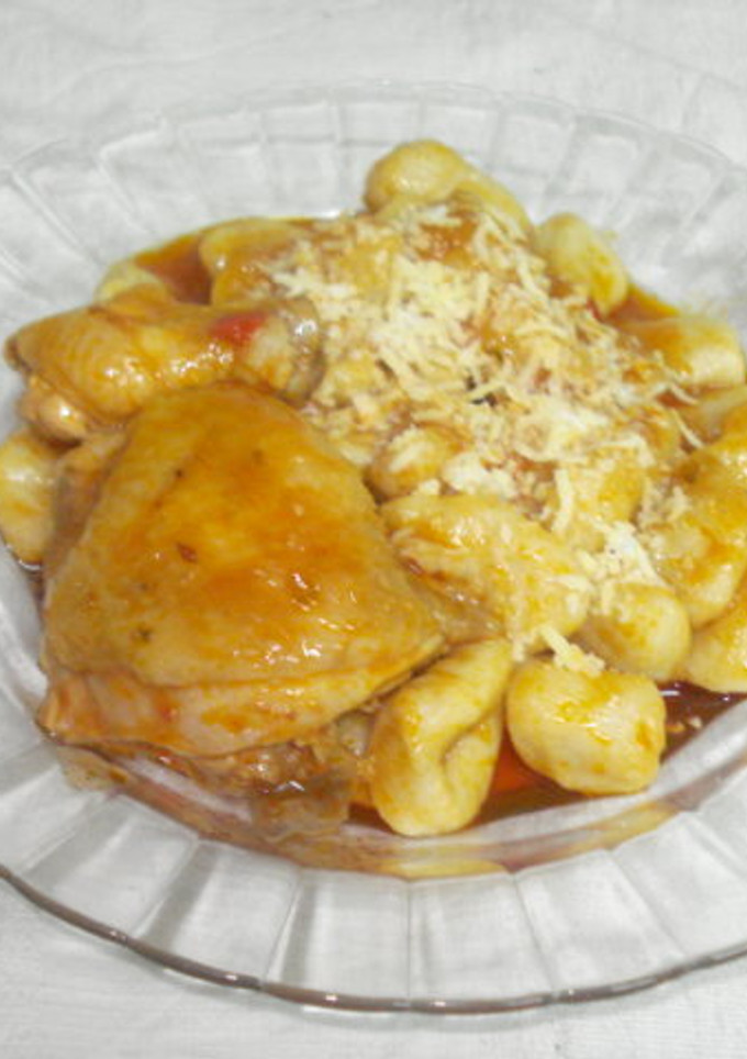 Una foto de Ñoquis caseros con salsa de pollo al vino blanco