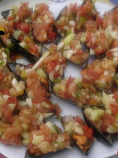 Una foto de Mejillones con picadillo