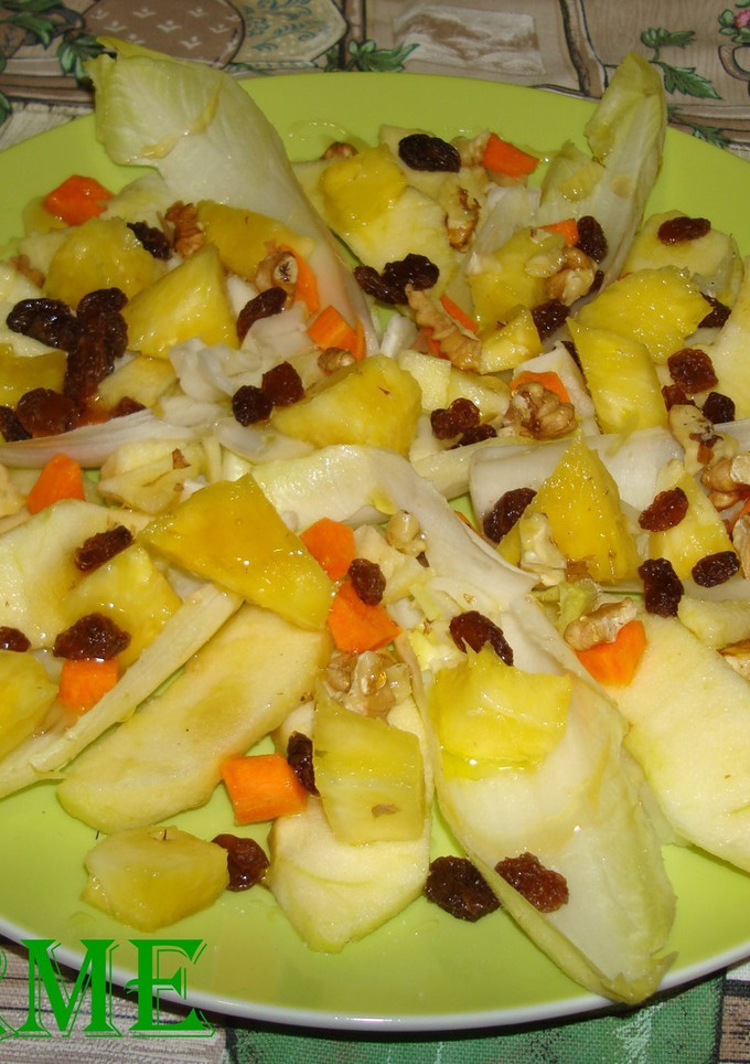 Una foto de Ensalada de manzana, endivias y miel