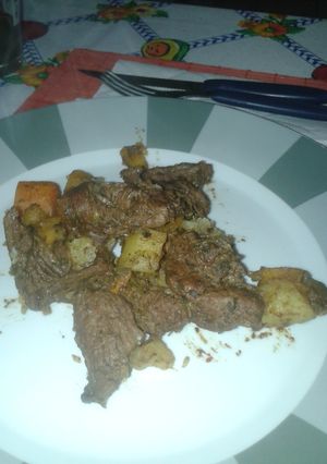 Una foto de Carne con verduras y salsa de soja
