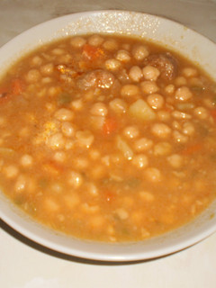 Una foto de Guiso de garbanzos con chorizo