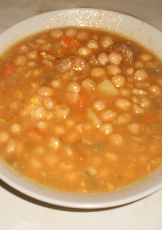 Una foto de Guiso de garbanzos con chorizo