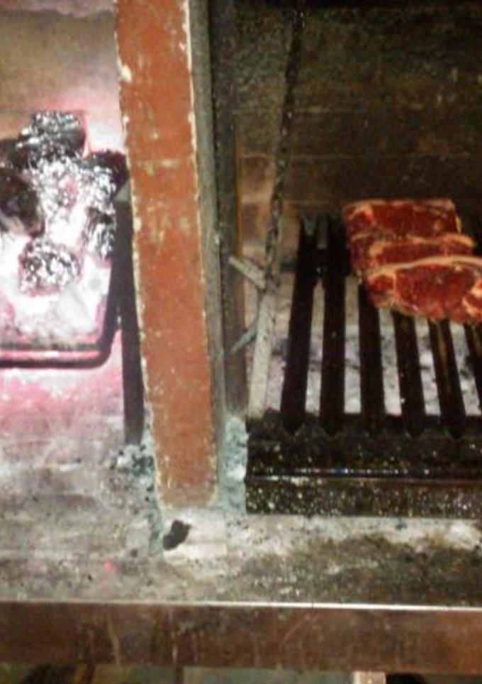 Una foto de Asado a la parrilla de canastas de papas y/o batatas