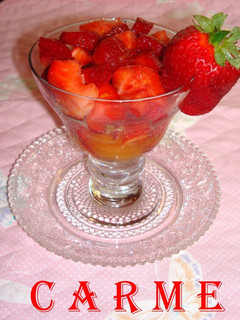 Una foto de Fresas balsámicas en zumo de mandarina