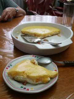 Una foto de Flan de duraznos light