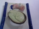 Crema de aguacate fría con rosetas de salmón ahumado y crema agria al eneldo