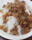 Carne de cerdo con nabo y salsa de soya, para comer con arroz. Apto celíacos y alérgicos