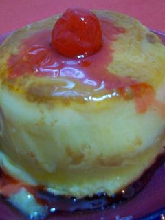Una foto de Flan al caramelo con bizcocho