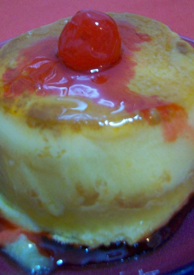 Una foto de Flan al caramelo con bizcocho