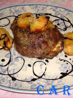 Una foto de Carrilleras de cerdo con manzana