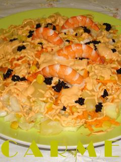 Una foto de Ensalada con langostinos al caviar