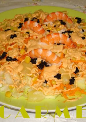 Una foto de Ensalada con langostinos al caviar