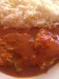 Tortas de camarón con nopales en salsa roja