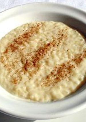 Una foto de Arroz con leche, crema y canela